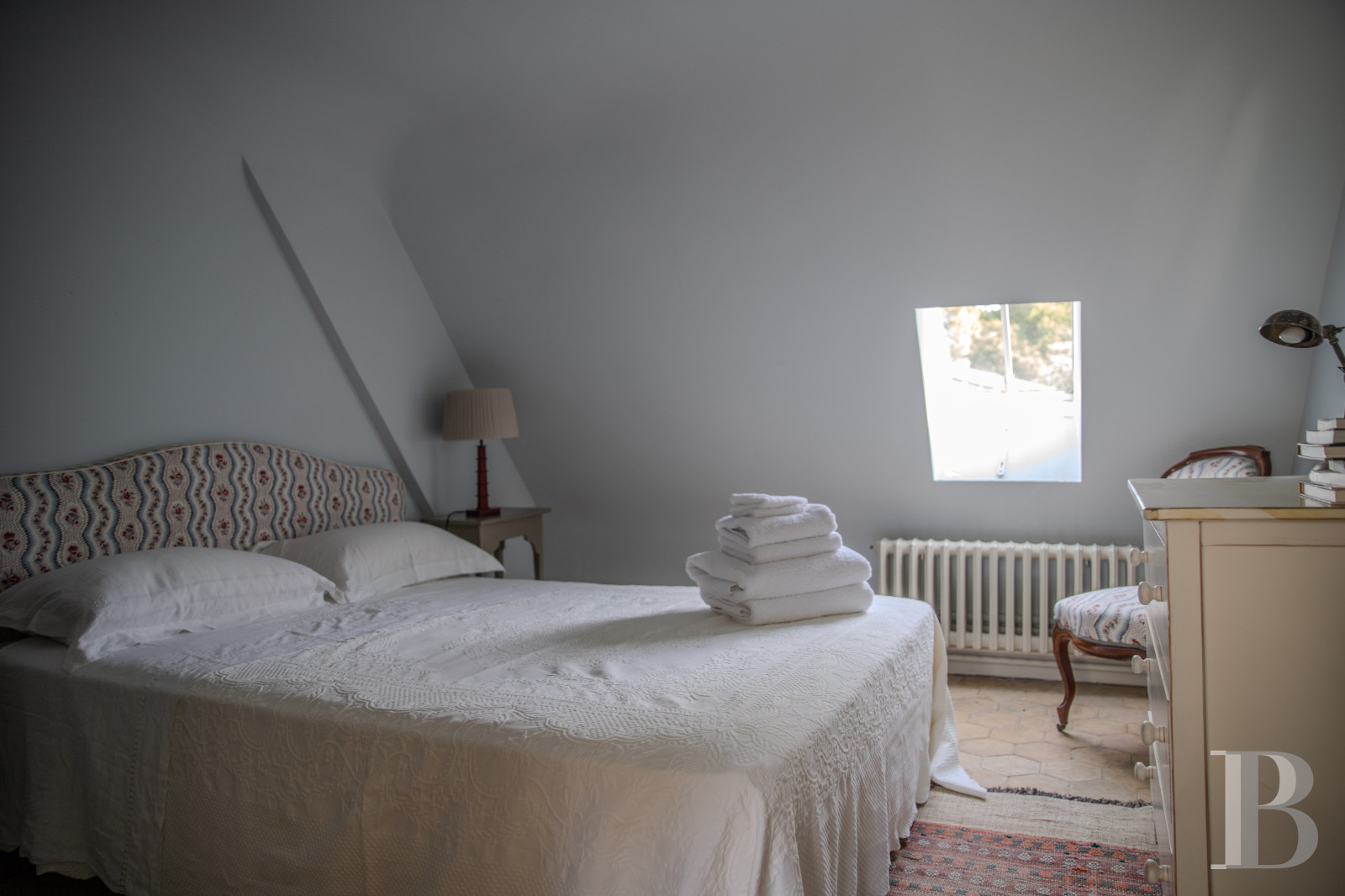 Dans le Perche, au nord-est de Bellême, une maison des 18e et 19e siècle au milieu de grands arbres  - photo  n°36